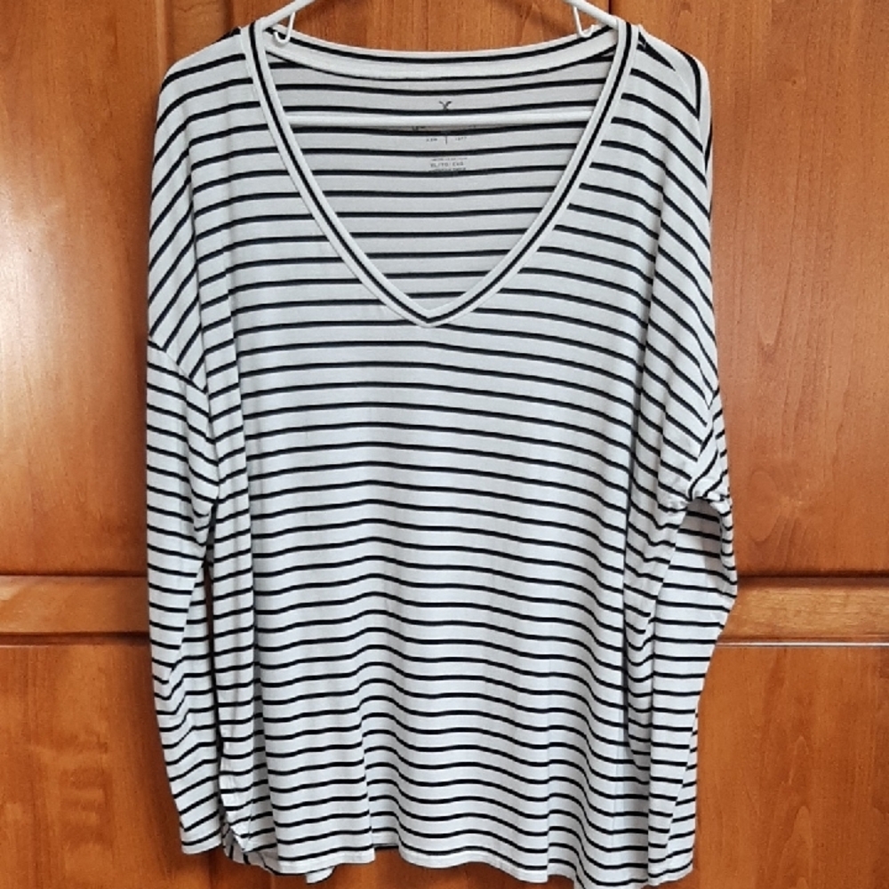 American Eagle Outfitters White and Black Striped V-Neck Blouse XL